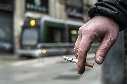 Ancora rincari su sigarette e tabacco: accise progressive alzano i prezzi fino al 2028