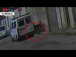 Appicca le fiamme ad un furgone: i carabinieri individuano il presunto responsabile e lo denunciano 