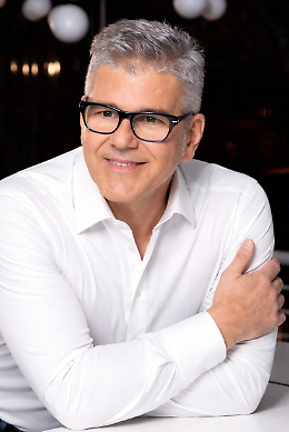 Michele Zarrillo celebra trent'anni di 'L'elefante e la farfalla': il live al Teatro Pirandello di Agrigento