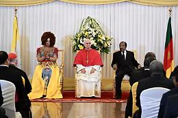 Leone XIV in Camerun predica la pace disarmata che sfida la logica della forza