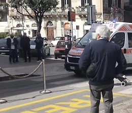 Modica, la madre ha un malore mentre conduce la figlia con il passeggino: salvate entrambe