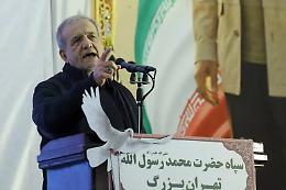 Teheran sfida Washington, Pezeshkian: "Trump non ha il diritto di negarci i benefici del nucleare" 