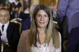 &laquo;Ha senso farlo se gli altri non lo fanno?&raquo;. La lunghissima riflessione di Fratelli d'Italia sulla rimozione di Amata