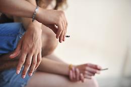 Vietato fumare per chi &egrave; nato dopo il 2008: Londra dichiara guerra al tabacco e allo svapo