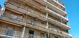 I vestiti eleganti, il rosario in mano, il marito che dormiva: cosa sappiamo del salto nel buio di una madre e dei suoi figli