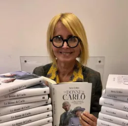 "Carlo e le sue donne", il Re raccontato dallo &ldquo;specchio rosa&rdquo; di Ilaria Grillini