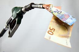 Caro benzina e ponti del 25 aprile e dell'1 maggio: i weekend si reinventano tra viaggi e mobilit&agrave;