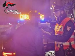 Positivo all'alcoltest perde il controllo e danneggia tre auto e una tubatura del gas