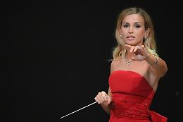 Beatrice Venezi scaricata anche dal Governo: &laquo;Noi stiamo con la Fondazione&raquo;