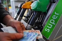 Taglio delle accise in due fasi: proroga fino al 22 maggio e il Codacons avverte su nuovi rincari