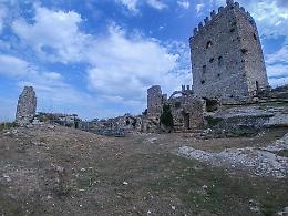 Giornate nazionali dei castelli: due giorni per scoprire, anche in Sicilia, fortezze nascoste, restauri e trekking culturali