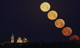 Se la luna si inchina sulle meraviglie architettoniche di Ispica