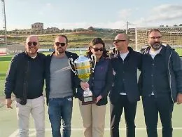Anche sindaco e assessore hanno alzato la Supercoppa siciliana vinta dal Modica calcio