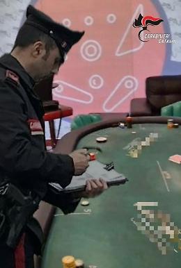Randazzo, il circolo privato era diventato una bisca clandestina: denunciati i pokeristi per gioco d'azzardo in concorso