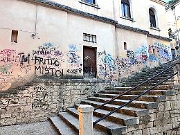 Modica, centro storico al bivio