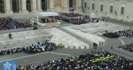 Il Papa in piazza San Pietro: "La Chiesa deve prendere posizione per le vittime della guerra"