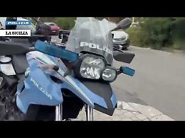 A Catania come in un film due pregiudicati in moto fuggono dalla Polizia per le vie della citt&agrave; ma un elicottero li segue e li fa bloccare