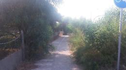 Marina di Modica e la pista ciclabile immersa nella vegetazione