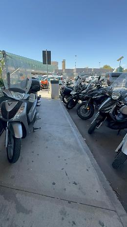 Aeroporto di Catania, la denuncia: &laquo;Motorini bloccano noi disabili&raquo;. Sac Service: &laquo;Ci dispiace, &egrave; una lotta contro gli incivili&raquo;