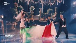 Il vestito che si apre come una bandiera: dentro l&rsquo;abito tricolore di Francesca Tocca all&rsquo;Eurovision 2026