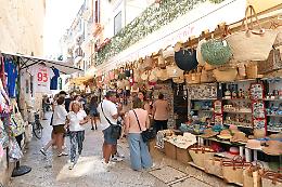Vacanze s&igrave;, ma con prudenza: crisi internazionale e caro prezzi spingono gli italiani a restare nel Belpaese