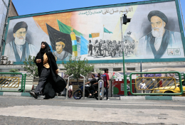 Il braccio di ferro Washington-Teheran ancora sullo Stretto di Hormuz con Trump che sospende attacco all'Iran