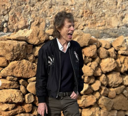 Mick Jagger sbarca a Stromboli in elicottero: set blindati per "Le tre sorelle incestuose"