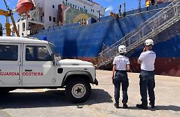 Porto di Pozzallo, fermata nave mercantile