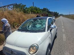 Inseguito dai randagi fugge e si scontra con un'auto, grave incidente ad Acate