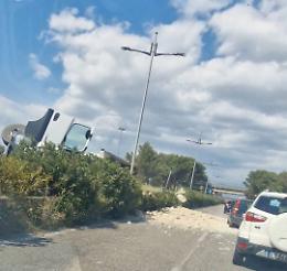 Grave incidente stradale sul primo tratto della Ragusa mare, traffico bloccato