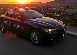 Stalking per gelosia: arrestato un 48enne accusato di aver picchiato un 59enne