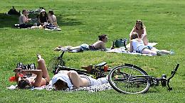 L'estate in anticipo, le notti tropicali e la nuova realt&agrave; dell'Europa
