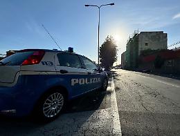 Catania, ladri di polli rubano al supermercato e fuggono in auto 