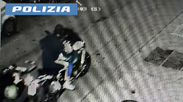 Catania, moto e scooter rubati nella zona di Ognina da due ladri specializzati 