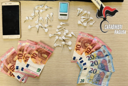 Sorpreso mentre spaccia crack e cocaina: arrestato 28enne a Ragusa