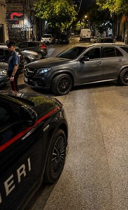 Sedicenne ruba un suv a Catania e sfida i Carabinieri in un inseguimento notturno: bloccato a San Cristoforo