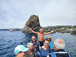 "Conan" il barcaiolo simbolo di Aci Trezza tra ricordi, cemento e Faraglioni