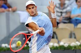 Roland Garros, niente derby italiano in semifinale: forfait di Arnaldi, Cobolli in finale con Zverev