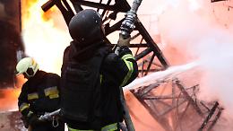 Notte di fuoco sulla Russia: autobus colpito nel Donetsk, in fiamme terminal petrolifero a San Pietroburgo