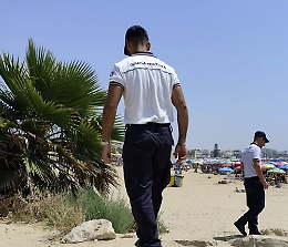 Bruciano legname sulla spiaggia, denunciati dalla Guardia costiera di Pozzallo