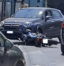 Pozzallo, scontra tra auto e scooter: ferito un motociclista