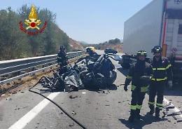 Scontro frontale tra auto e tir sulla SS125 a Villaputzu: un ferito grave
