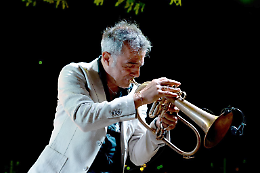 Dal 28 giugno a Santa Venerina "Jazz in vigna" 2026: Paolo Fresu omaggia Miles Davis