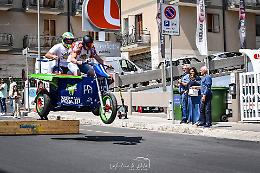 Ragusa, &egrave; tempo di Wacky races. Sono dodici i bolidi colorati senza motore in pista