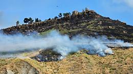 Inferno di fuoco ad Agrigento, fiamme alla rotonda Giunone e sotto la statua di San Calogero bianco