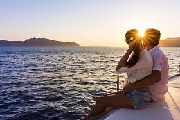 Temptation Island 2026: chat segrete, scuse hi-tech e relazioni in gabbia. Il viaggio nei sentimenti riparte da due coppie esplosive