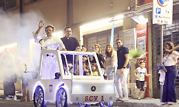 Ragusa, Wacky Races che divertimento: vince una spiritosa Papamobile