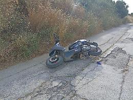 Strade-trappola a Villaseta: studentessa in scooter cade in una buca e finisce in ospedale