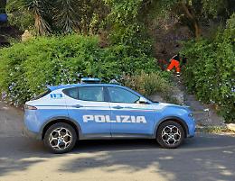 La polizia ripulisce piazza Asmundo e restituisce decoro all'area del Teatro Greco