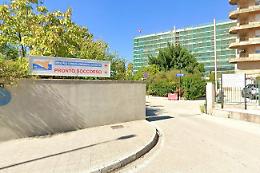 Accoltellato alla testa davanti al pronto soccorso: agguato nella notte a Canicatt&igrave;